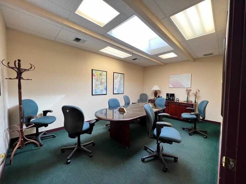 More Photos Of 142 W 8th Ave, Eugene Office For Lease