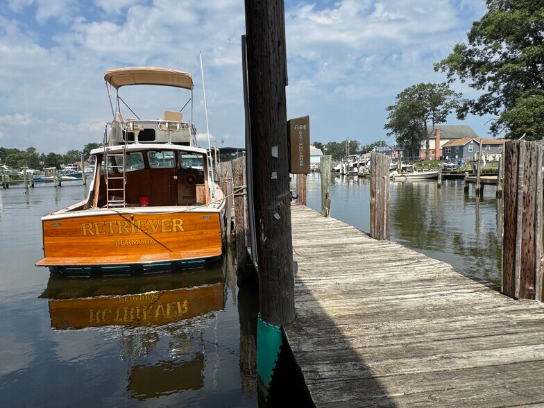 More Photos Of 201 Oak Ave, Essex Marina For Lease