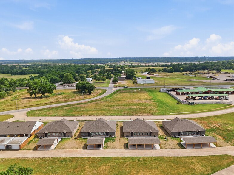 More Photos Of 3611 & 3613 Frontier Avenue, Ponca City Specialty For Sale