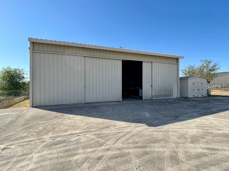 More Photos Of 161 County Road 777, Devine Industrial For Sale
