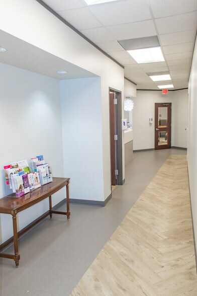More Photos Of 1330 Kingwood Dr, Kingwood Medical For Lease