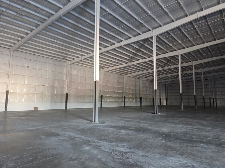 More Photos Of 114 N America Rd, Laredo Warehouse For Lease