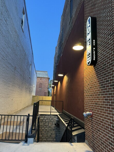 More Photos Of 26 S Main St, Miamisburg Storefront Retail Residential For Lease
