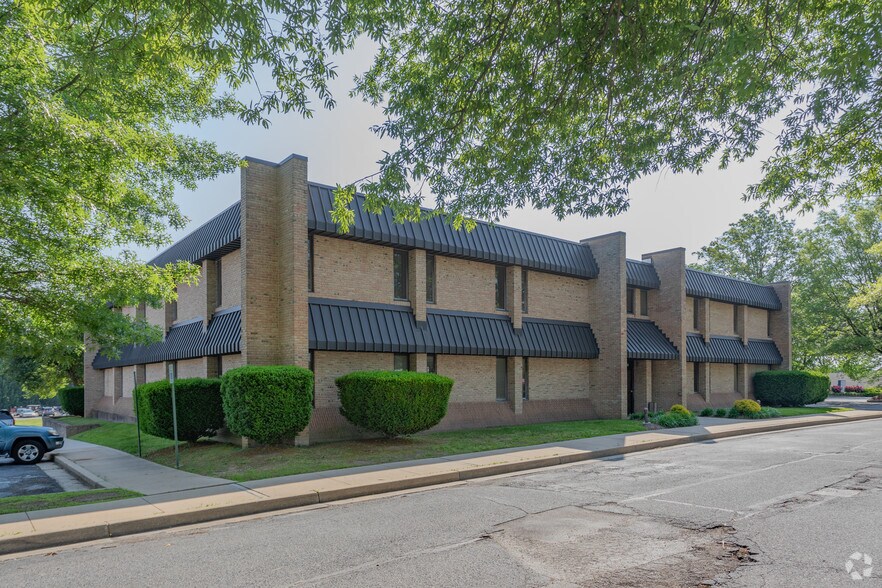 More Photos Of 2 Colgate Dr, Forest Hill Medical For Lease