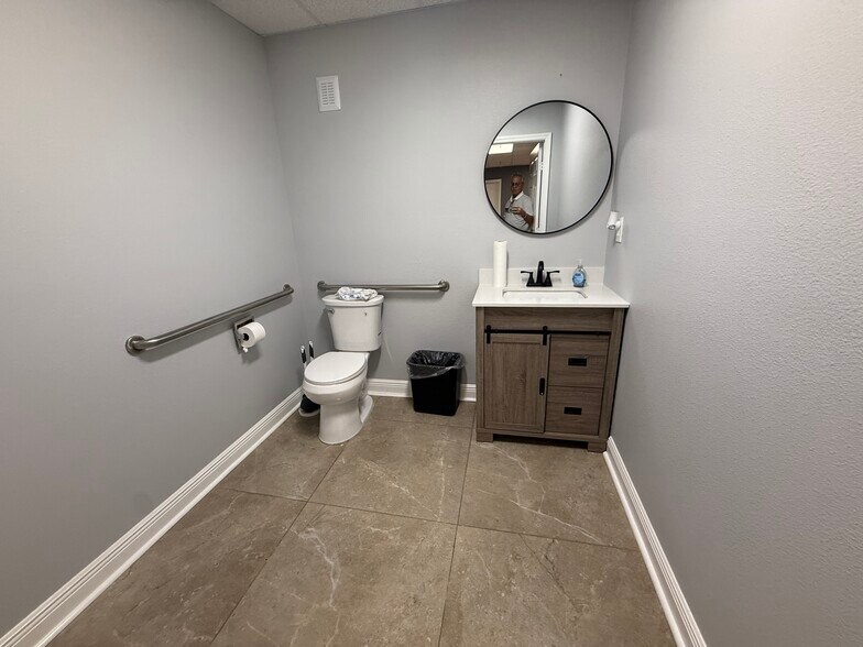 More Photos Of 11300 Space Blvd, Orlando Unknown For Lease