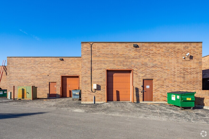 More Photos Of 200 E Howard Ave, Des Plaines Light Manufacturing For Lease