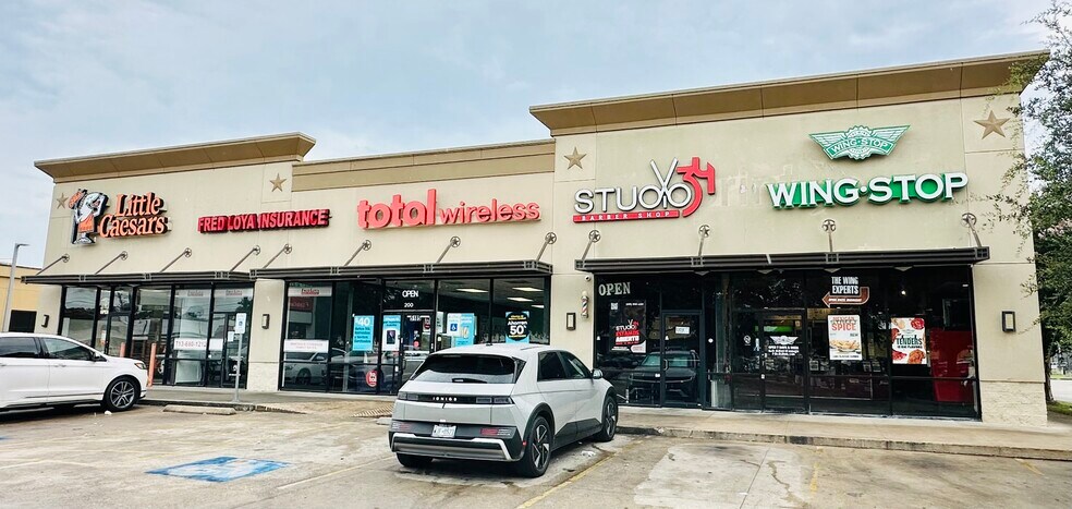 Primary Photo Of 5185-5221 W 34th St, Houston Unknown For Lease