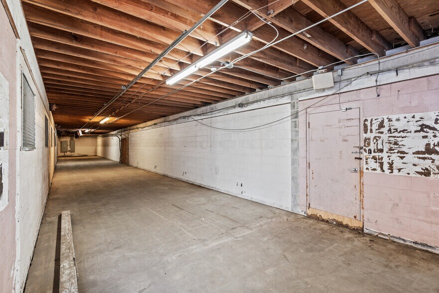 More Photos Of 8602 Broadway St, Galveston Warehouse For Sale