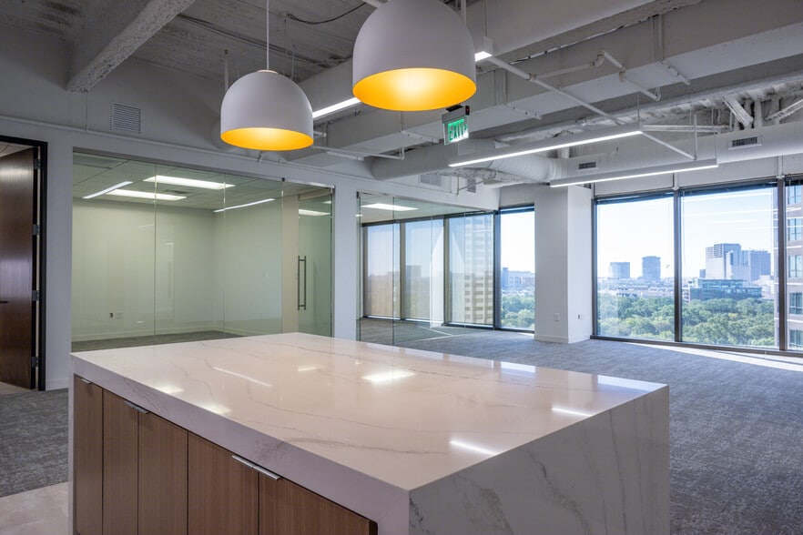 More Photos Of 3232 McKinney Ave, Dallas Office For Lease