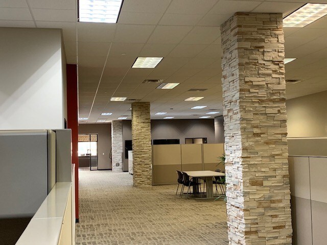 More Photos Of 345 Memorial Dr, Crystal Lake Showroom For Sale