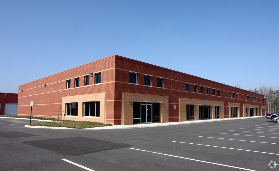 Primary Photo Of 23590 Overland Dr, Sterling Warehouse For Lease