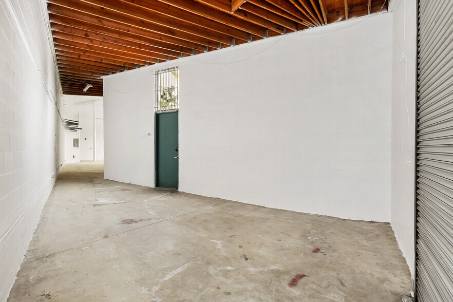 More Photos Of 4931 Venice Blvd, Los Angeles Storefront For Lease