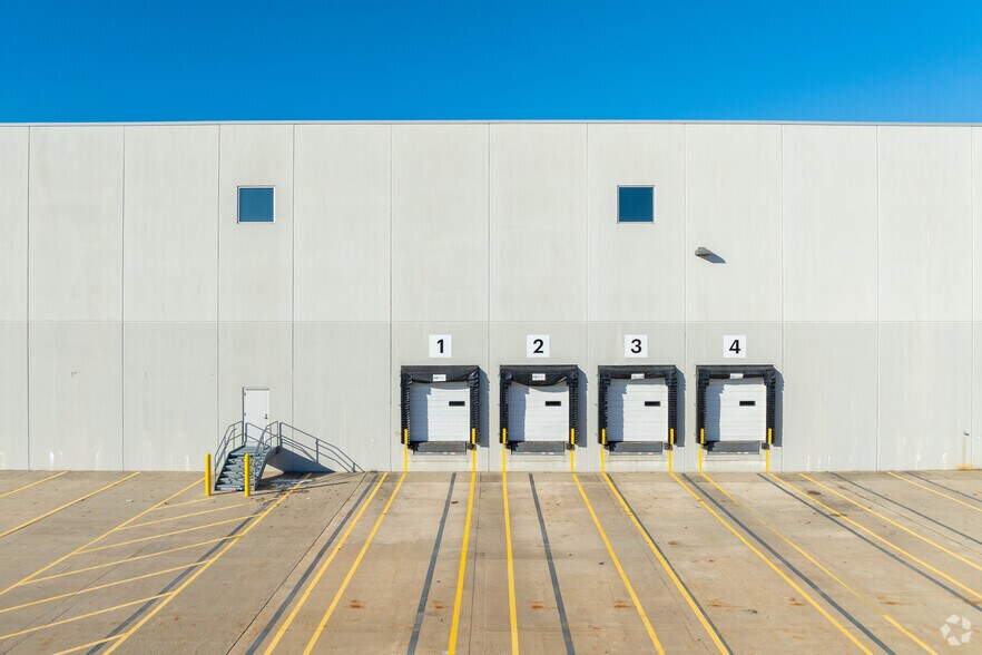 More Photos Of 2 Gateway Blvd, Pedricktown Distribution For Lease