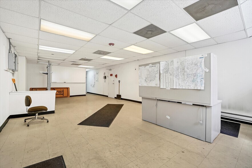 More Photos Of 24 John St, Middletown Office Residential For Sale