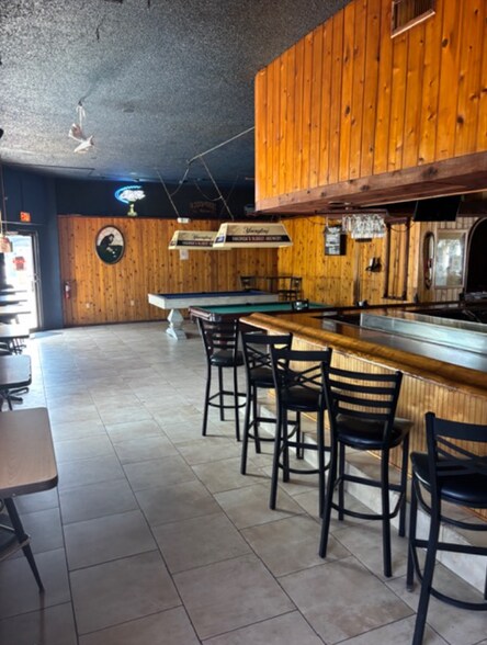 More Photos Of 327 N Dixie Hwy, Lake Worth Restaurant For Lease