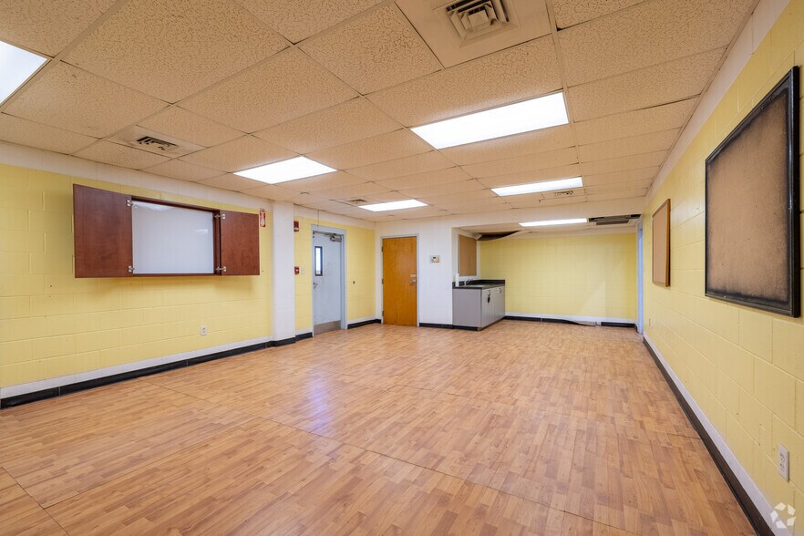 More Photos Of 2526 W Sligh Ave, Tampa Freestanding For Lease
