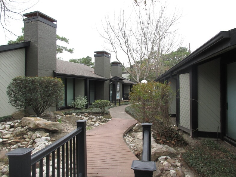 More Photos Of 14347 Torrey Chase Blvd, Houston Office For Sale