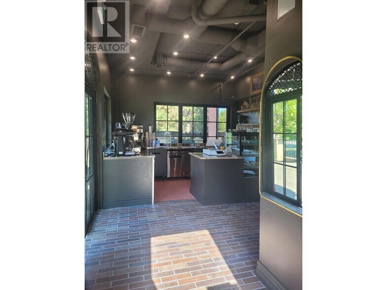 Primary Photo Of 7-3185 Centrale Via, Kelowna Hotel For Sale