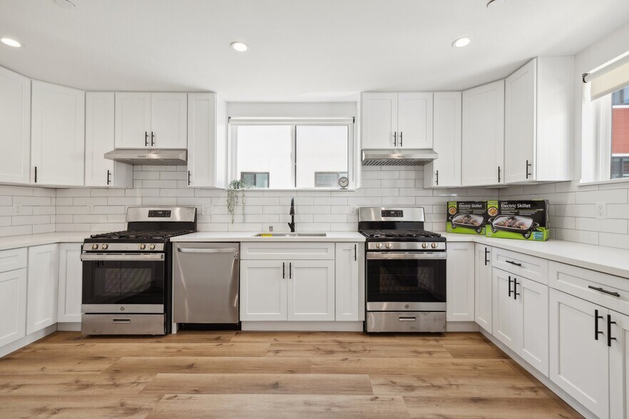 More Photos Of 1326 W 35th Pl, Los Angeles Apartments For Sale