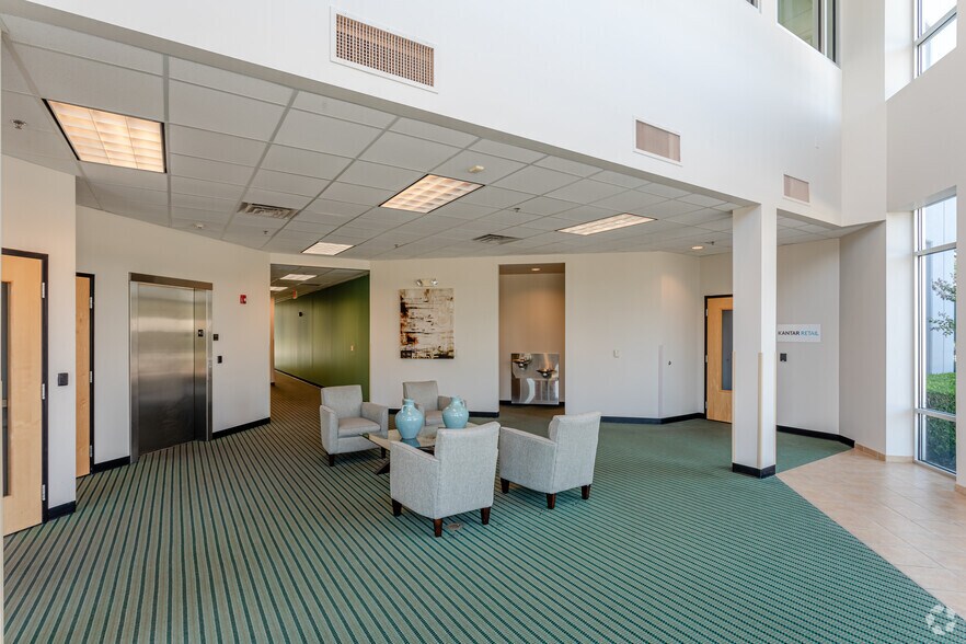 More Photos Of 5504 Pinnacle Point Dr, Rogers Office For Lease