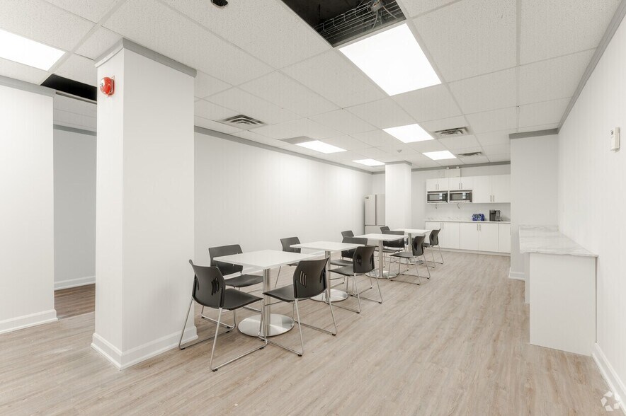 More Photos Of 710 Dorval Dr, Oakville Coworking Space