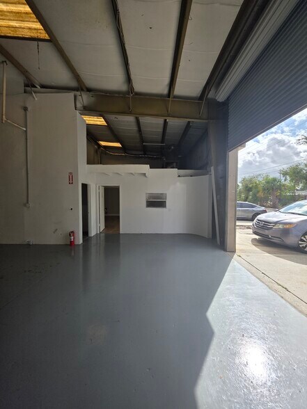 More Photos Of 4629 Panorama Ave, Holiday Warehouse For Lease