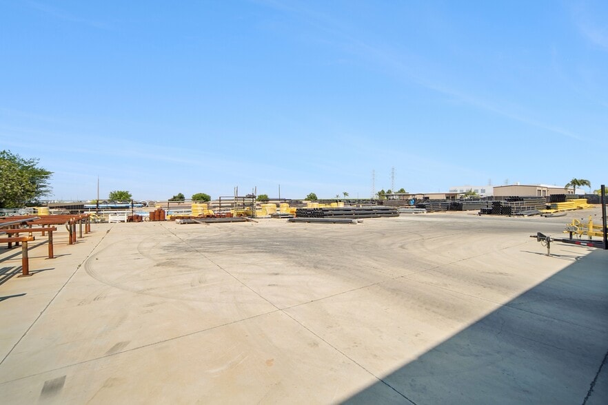 More Photos Of 19459 Flightpath Way, Bakersfield Warehouse For Lease