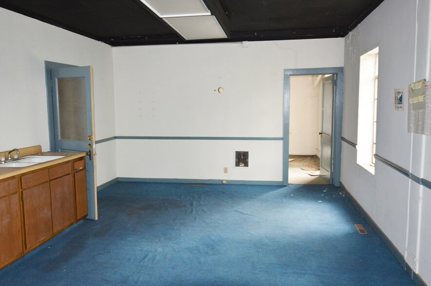 More Photos Of 101-103 E Mountain St, Kernersville Storefront Retail Office For Sale