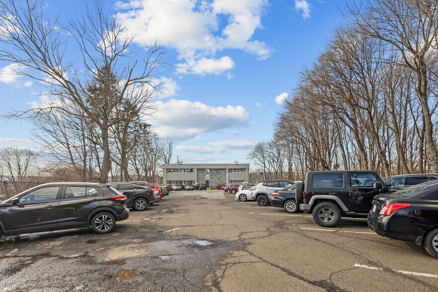 More Photos Of 29 N Airmont Rd, Suffern Medical For Lease