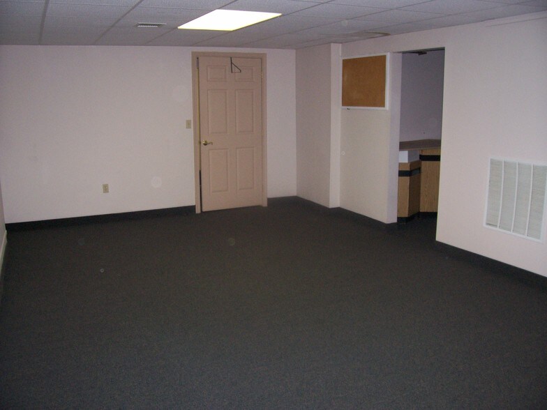 More Photos Of 145 Main St, Pennsburg Light Manufacturing For Lease