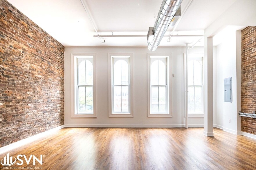 More Photos Of 127-129 W Main St, Lexington Storefront Retail Office For Lease