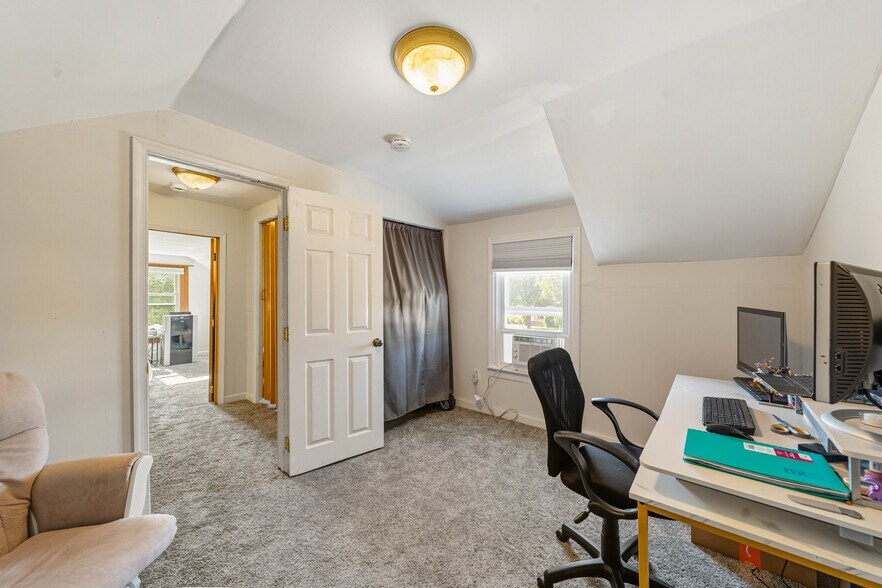 More Photos Of 40 Amboy Rd, Old Bridge Flex For Sale