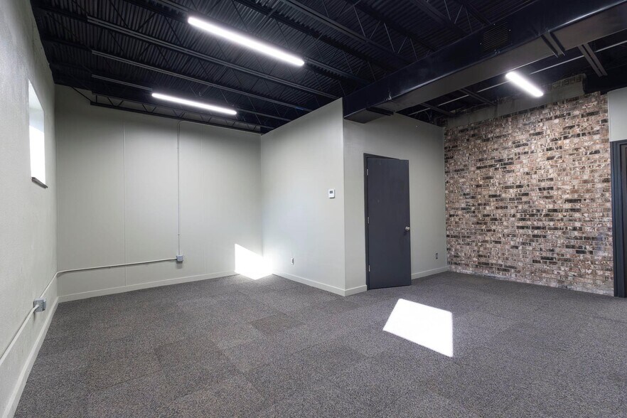 More Photos Of 509 W Rollins St, Moberly Office For Lease