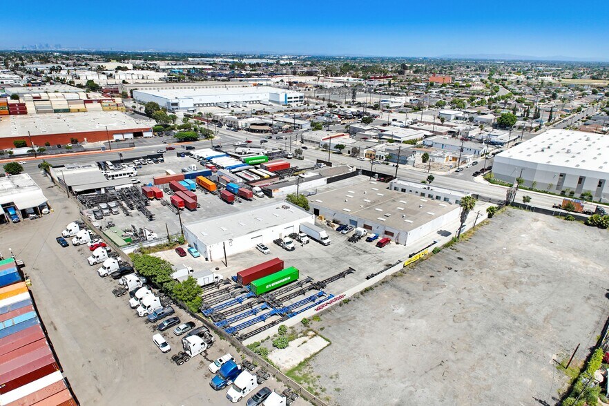More Photos Of 15401-15405 S San Pedro St, Gardena Service For Lease