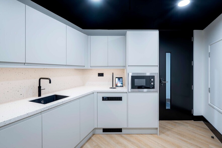 More Photos Of 18 King William St, London Office For Lease