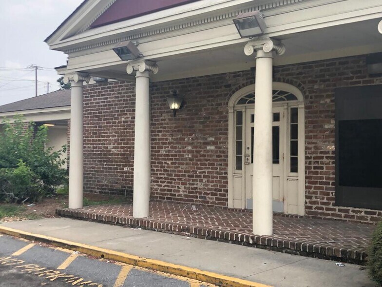 More Photos Of 3507 W Bay St, Savannah Bank For Lease