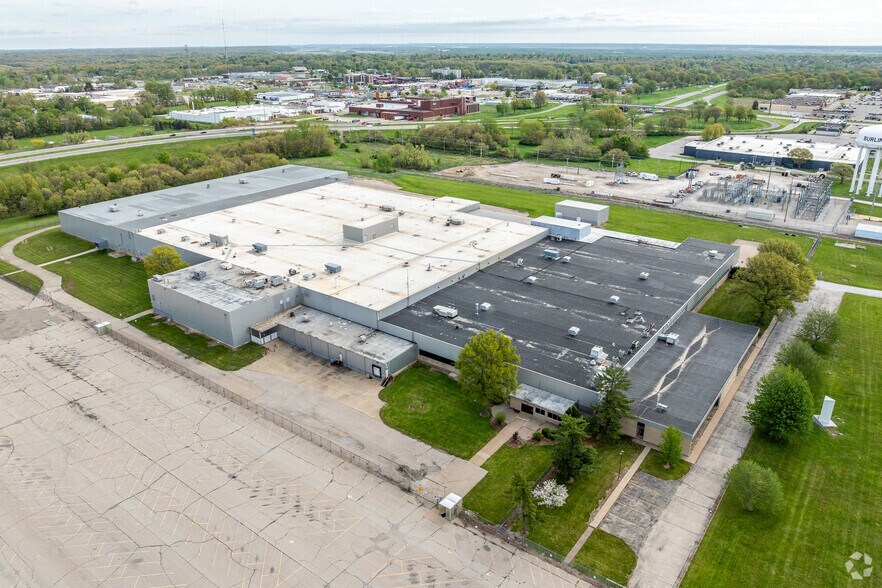 More Photos Of 510 E Agency Rd, West Burlington Manufacturing For Lease