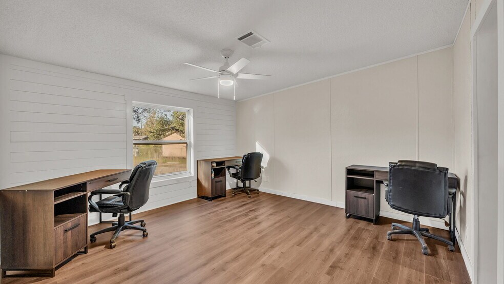 More Photos Of 705 Jerry Smith Rd, Dover Light Manufacturing For Sale