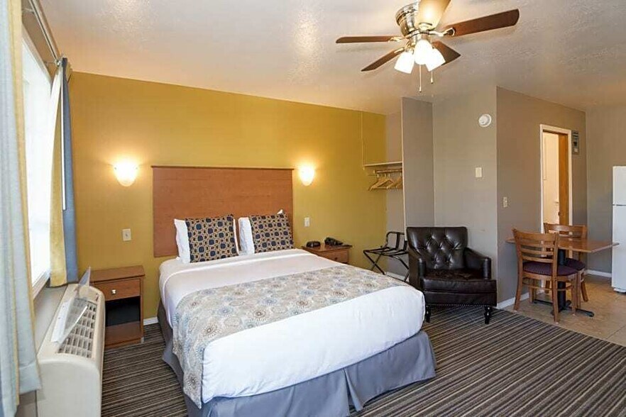 More Photos Of 11942 NE Sandy Blvd, Portland Hotel For Sale