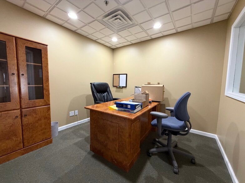 More Photos Of 10412 Allisonville Rd, Fishers Office For Sale