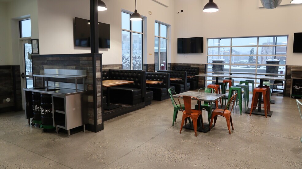 More Photos Of 504 N Station Pky, Farmington Restaurant For Sale