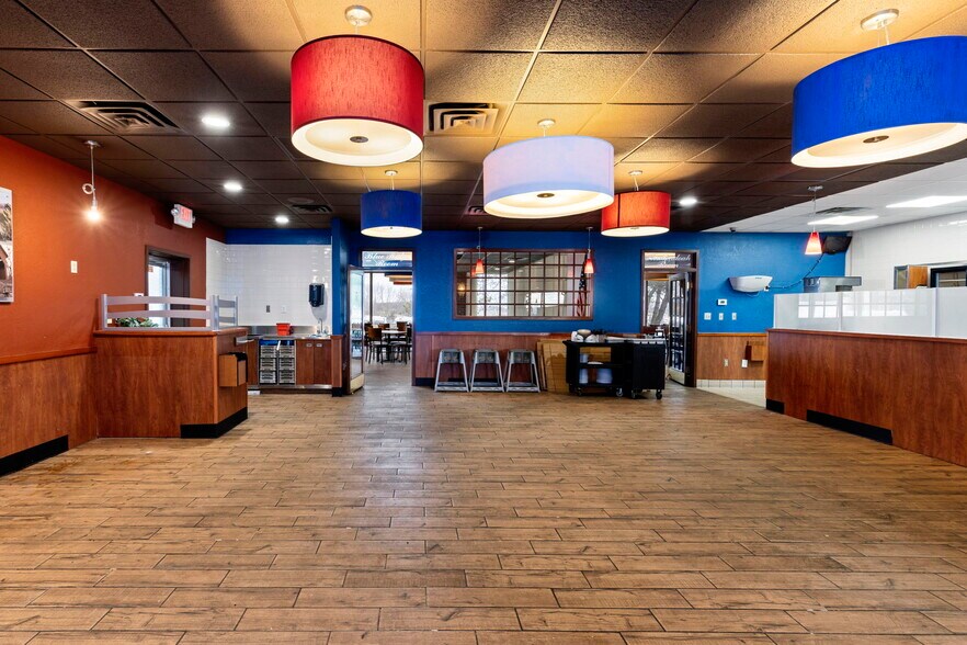 More Photos Of 250 Conicville Rd, Mount Jackson Hotel For Lease