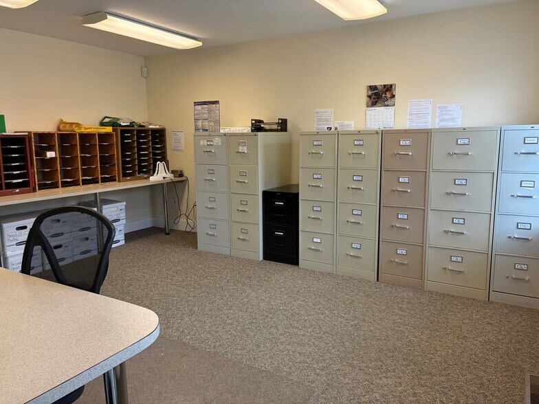 More Photos Of 76 Salem Tpke, Norwich Office For Sale