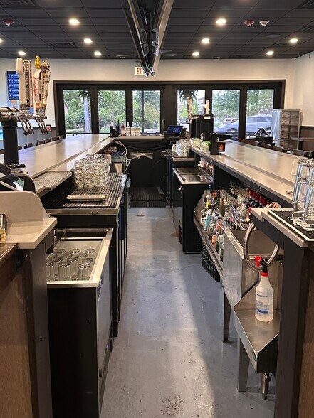 More Photos Of 6764 W Forest Preserve Dr, Harwood Heights Restaurant For Lease