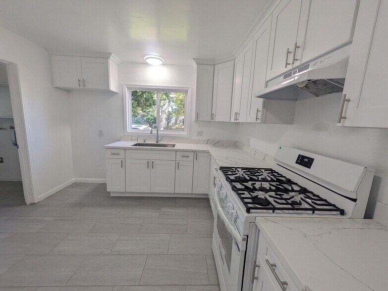 More Photos Of 194 S 24th St, San Jose Storefront Retail Residential For Sale