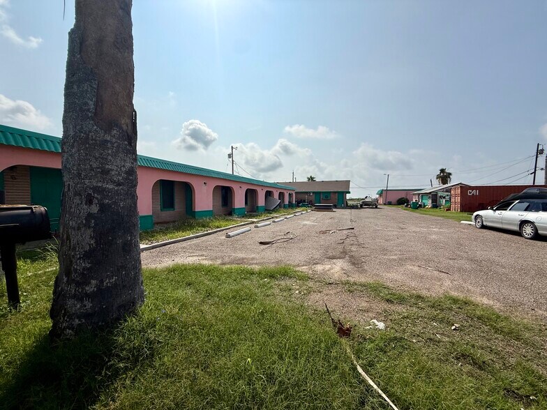 More Photos Of 1438 N State Highway 35, Aransas Pass Hotel For Sale