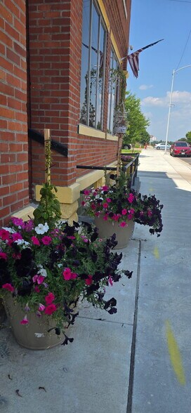 More Photos Of 110 W 2nd St N, Ladysmith General Retail For Sale
