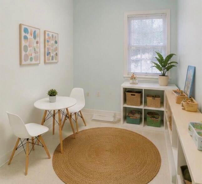 More Photos Of 27 Quinebaug Ave, Putnam Office For Lease