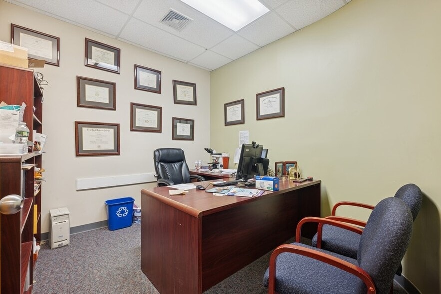 More Photos Of 2201-2211 Merrick Rd, Merrick Office Residential For Lease