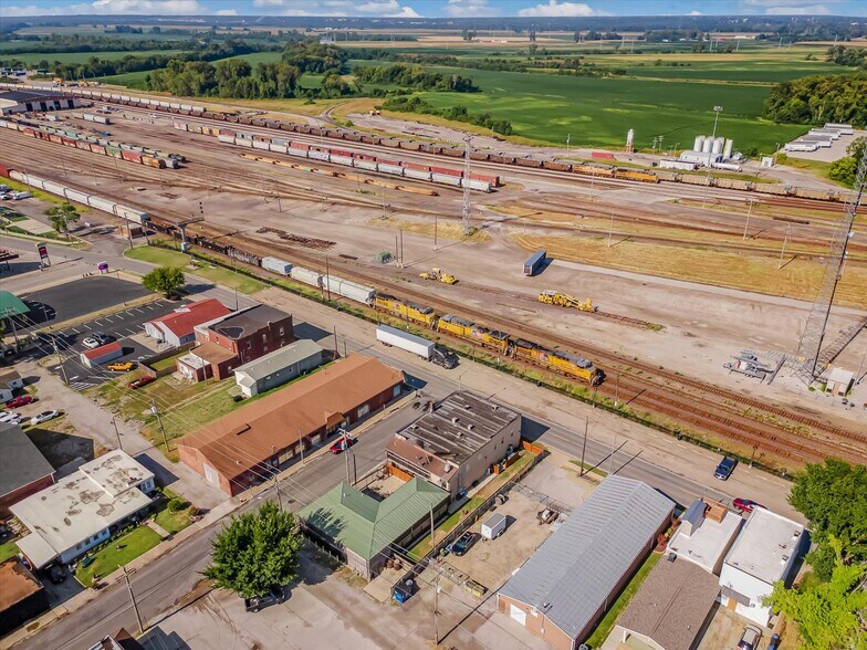 More Photos Of 200 N Main St, Dupo Specialty For Sale